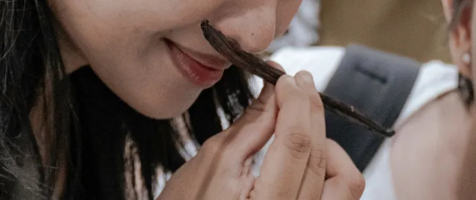 Woman Smell Dry Vanilla